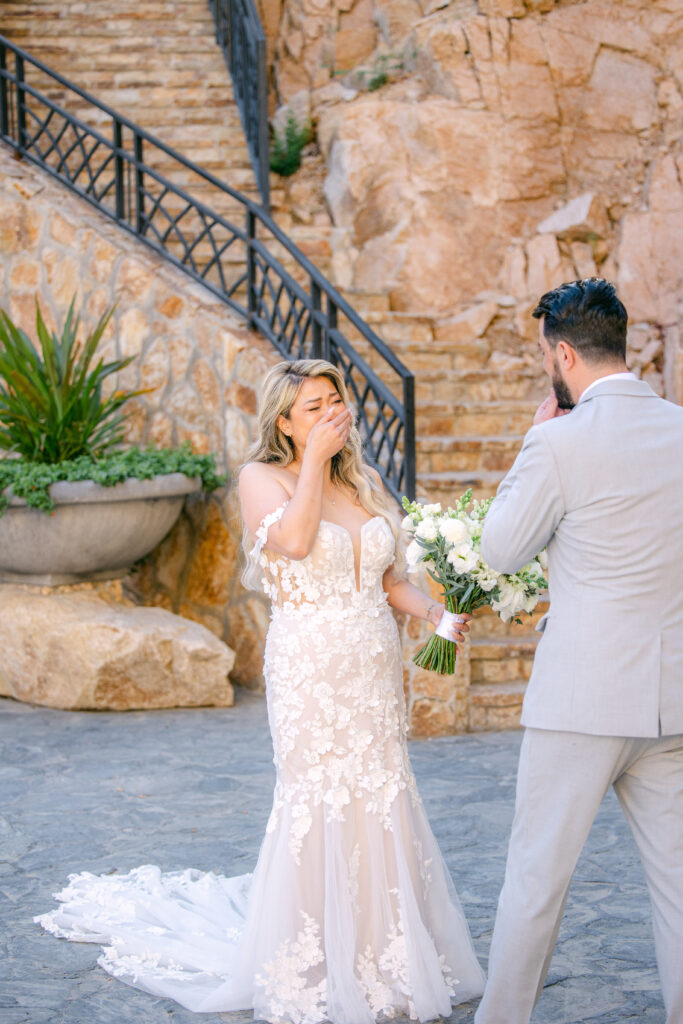 Jennifer emotional during her first look with Chris