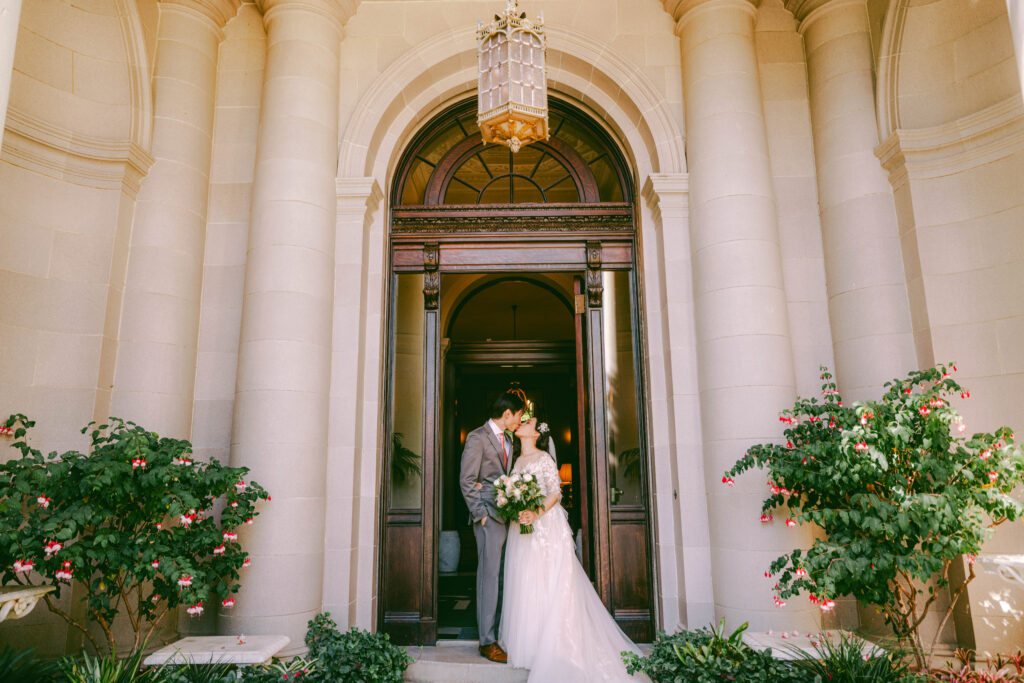 Monica and Kevin kissing at the Filoli mansion entrance